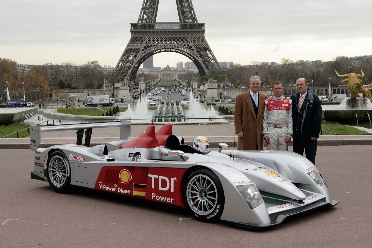 Image 962938 for prototype 50 in ImageNet from class race car