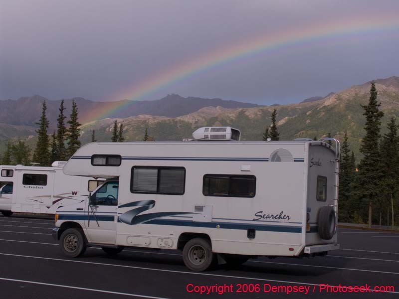Image 969686 for prototype 4282 in ImageNet from class recreational vehicle